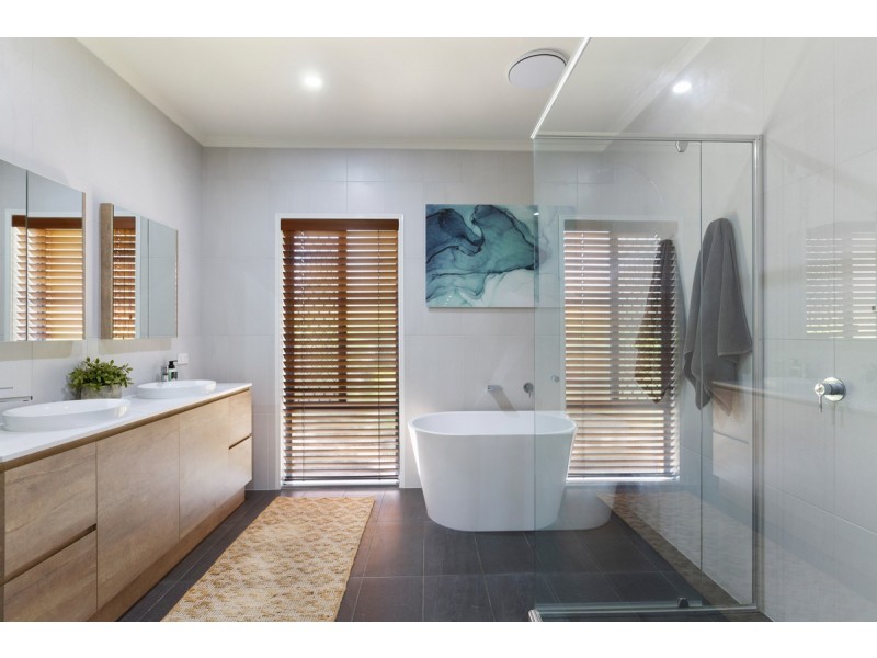 7 Viola Drive, Redland Bay QLD 4165