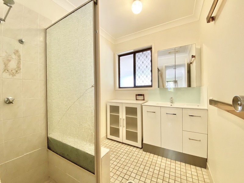 27 Myra Street, Birkdale QLD 4159
