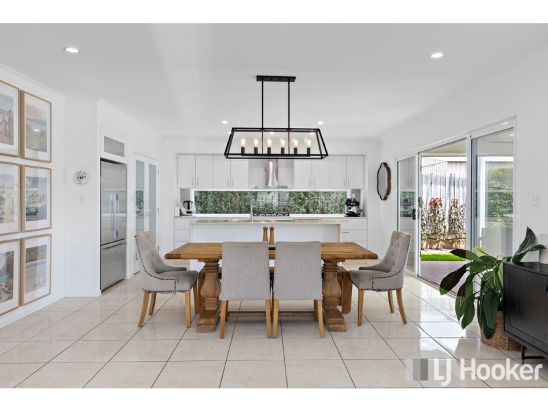 16 Acer Place, Redland Bay QLD 4165