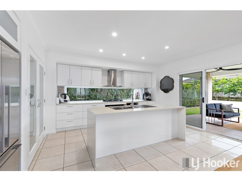 16 Acer Place, Redland Bay QLD 4165