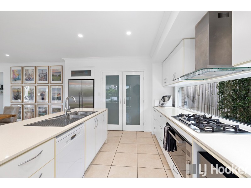 16 Acer Place, Redland Bay QLD 4165
