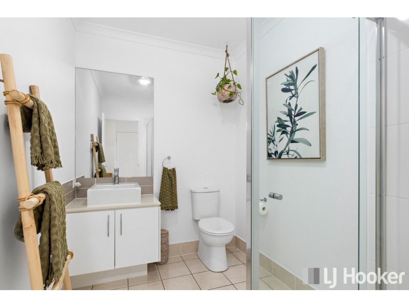 16 Acer Place, Redland Bay QLD 4165