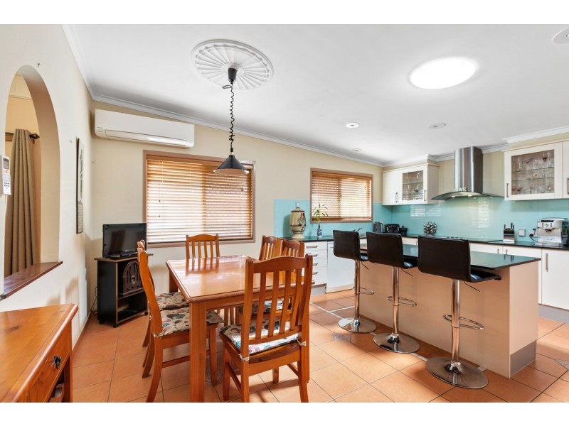 6-8 Hugh Street, Thorneside QLD 4158