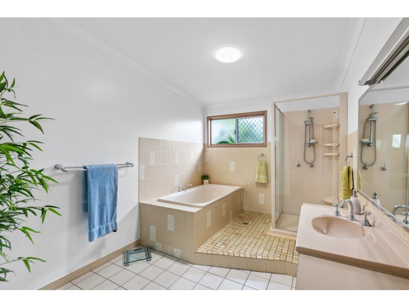 6-8 Hugh Street, Thorneside QLD 4158