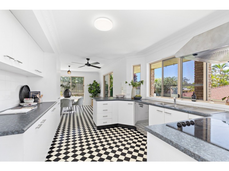 37 Chesterfield Crescent, Wellington Point QLD 4160