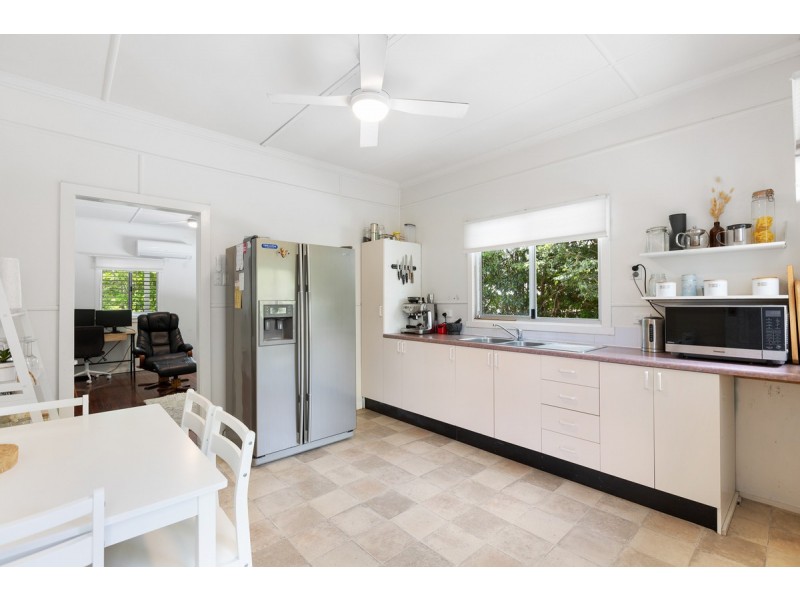 173 Whites Road, Lota QLD 4179