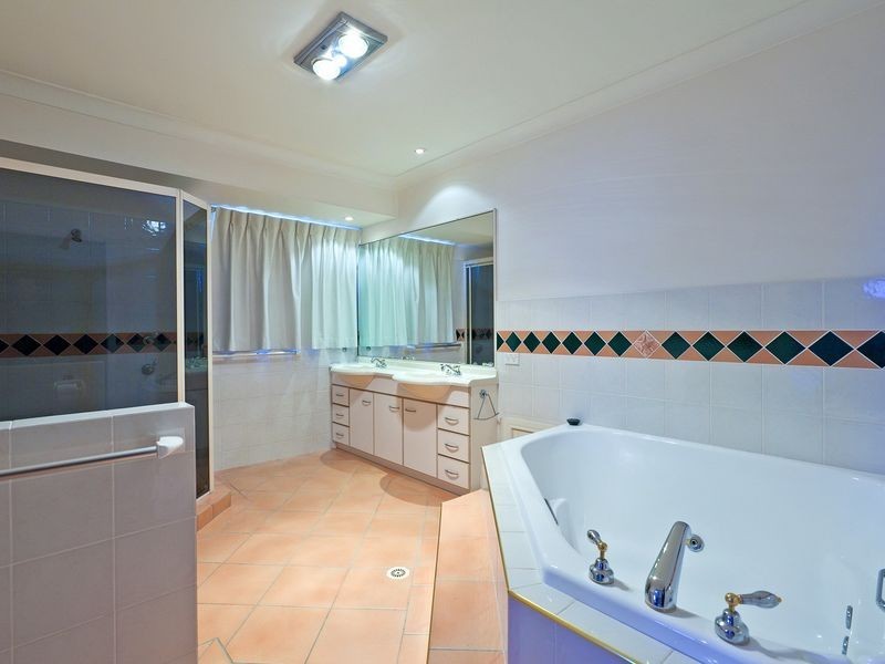 13 Cayman Crescent, Ormiston QLD 4160