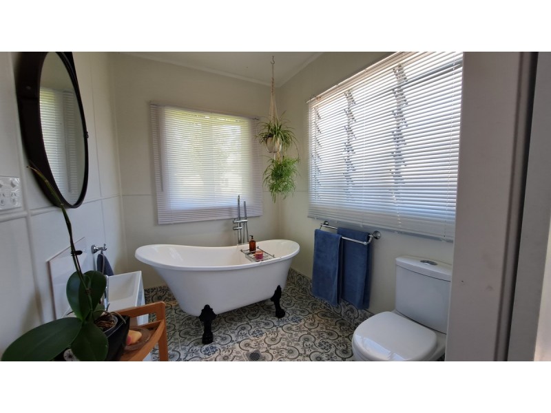 8 Curlew Street, Macleay Island QLD 4184