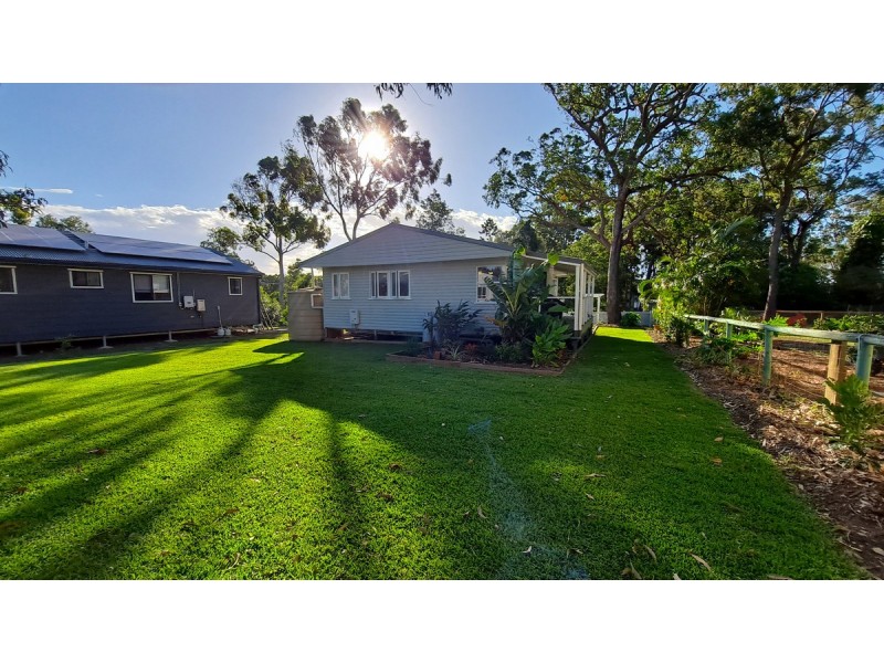 8 Curlew Street, Macleay Island QLD 4184