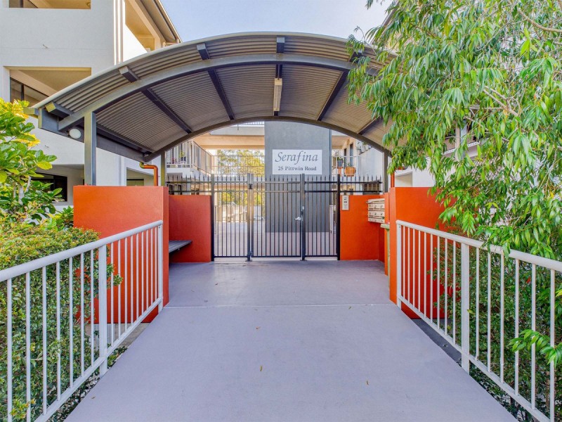 8/25 Pittwin Road North, Capalaba QLD 4157