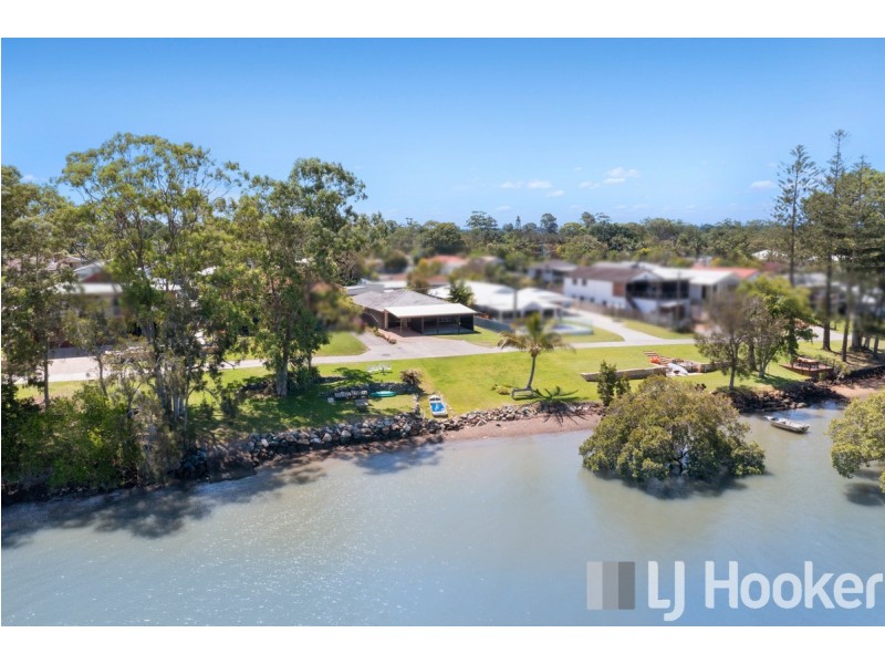 8 Waterfront Easement, Redland Bay QLD 4165