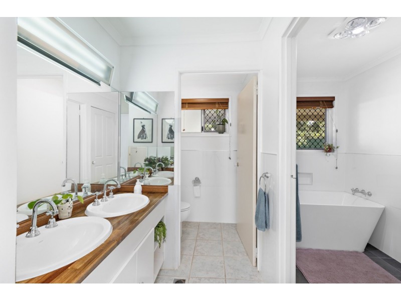 27 Tipuana Drive, Capalaba QLD 4157