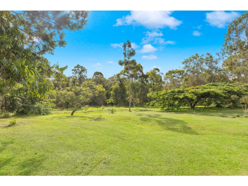 27 Tipuana Drive, Capalaba QLD 4157