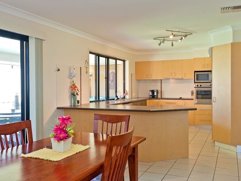 18 Hawkins Place, Thornlands QLD 4164
