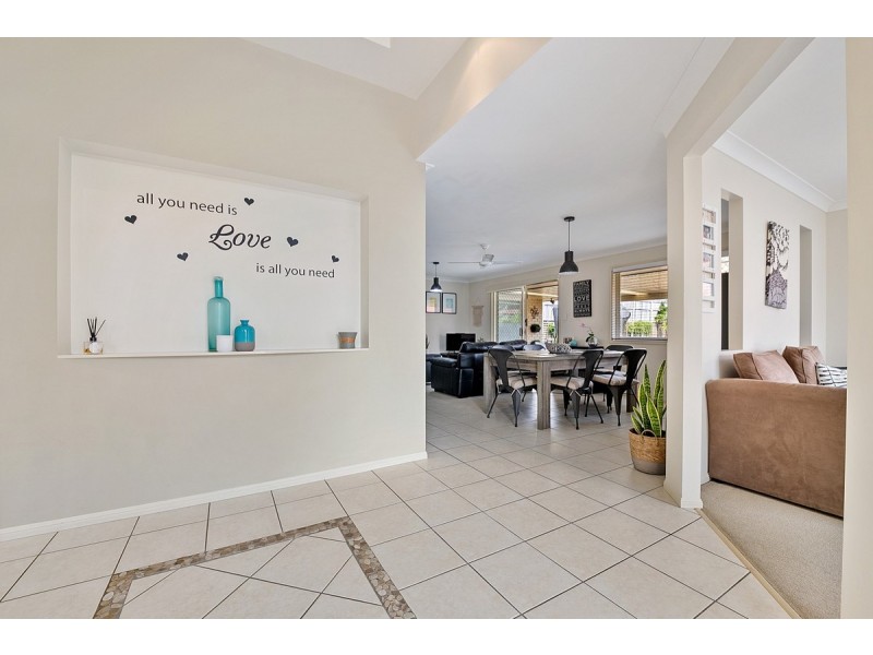 8 Kelsall Close, Victoria Point QLD 4165