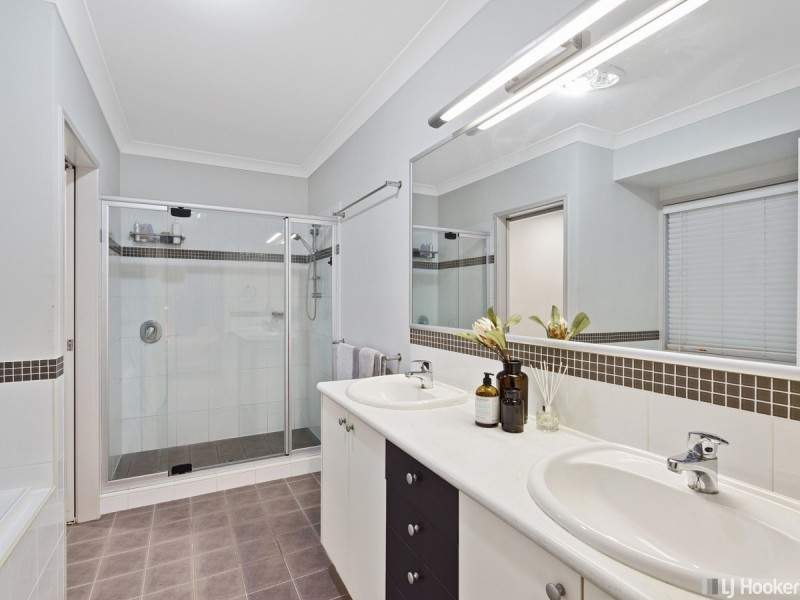 19 Samuel Court, Manly West QLD 4179