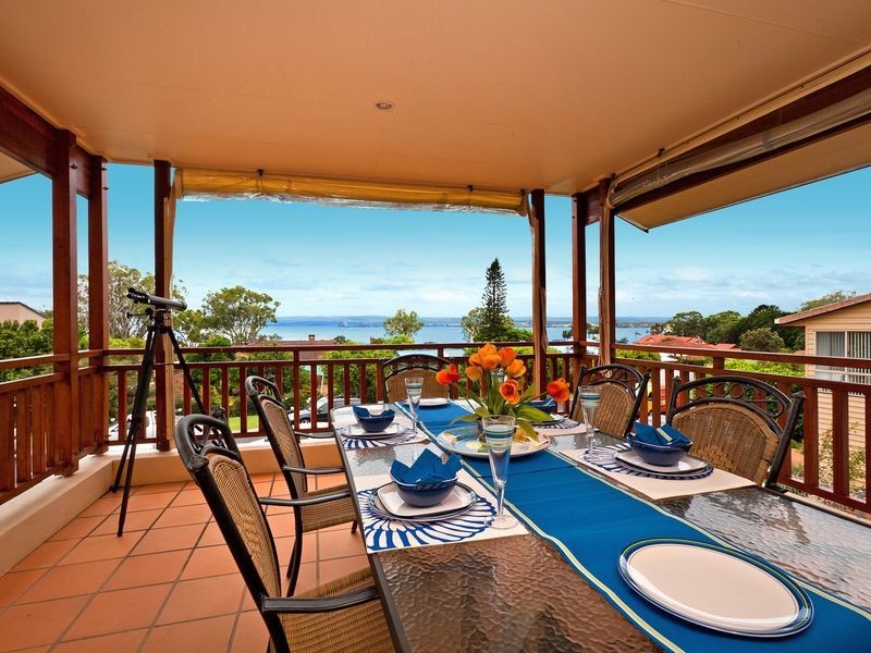 8 Outlook Parade, Ormiston QLD 4160