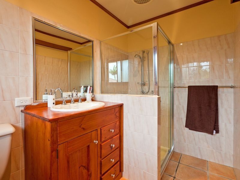 8 Outlook Parade, Ormiston QLD 4160