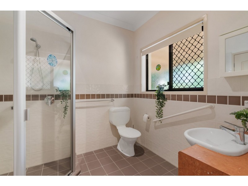 2/219 Shore Street West, Cleveland QLD 4163