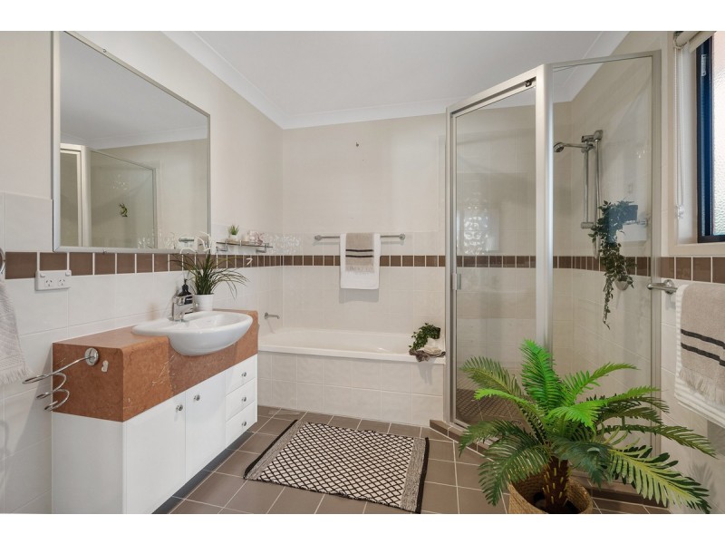 2/219 Shore Street West, Cleveland QLD 4163
