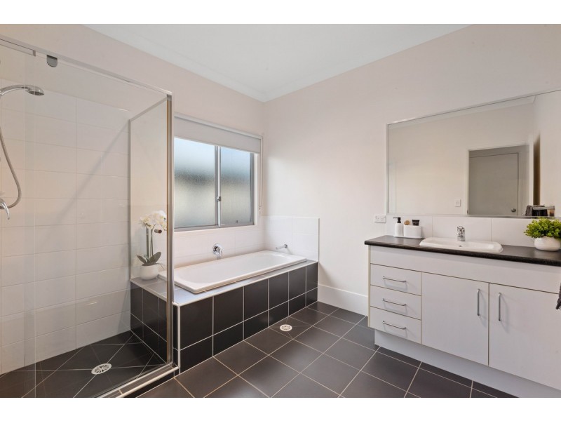 24 Booran Street, Lota QLD 4179
