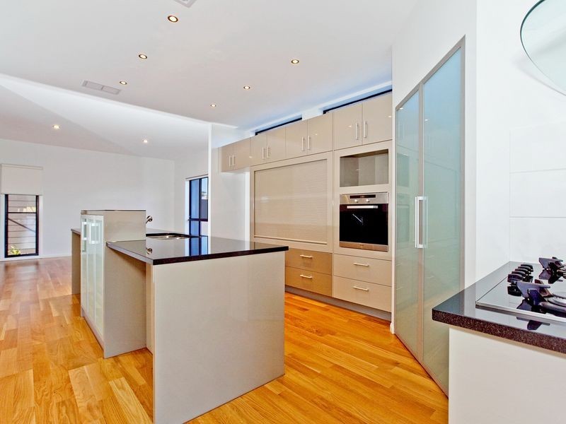 19 Anchorage Drive, Raby Bay QLD 4163