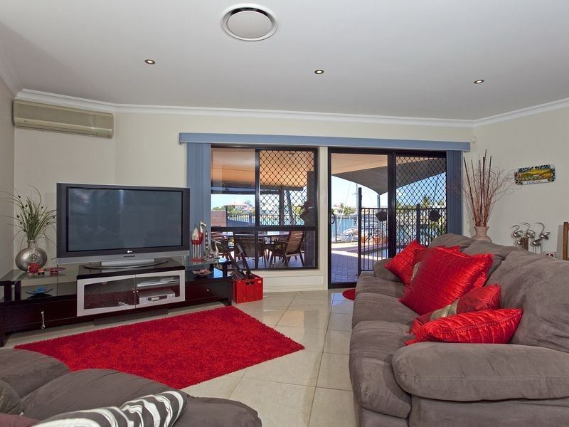 1 Sternlight Court, Raby Bay QLD 4163
