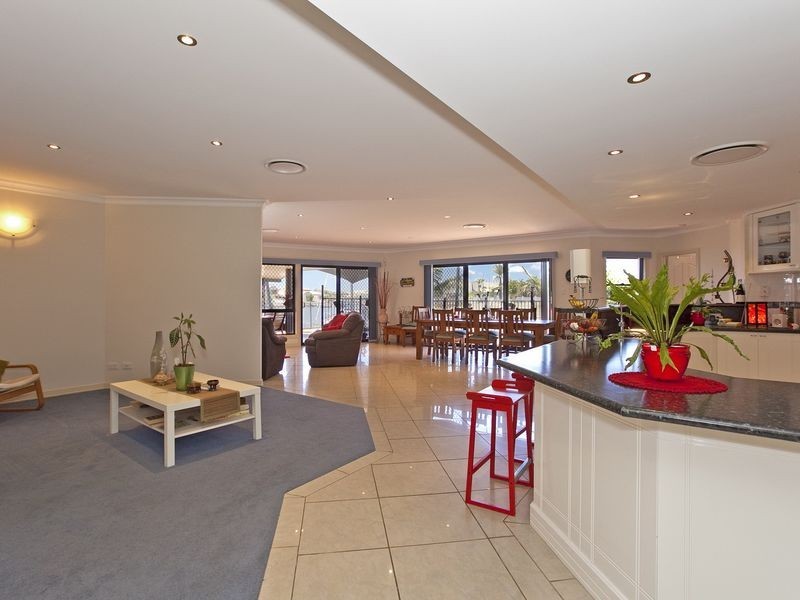 1 Sternlight Court, Raby Bay QLD 4163