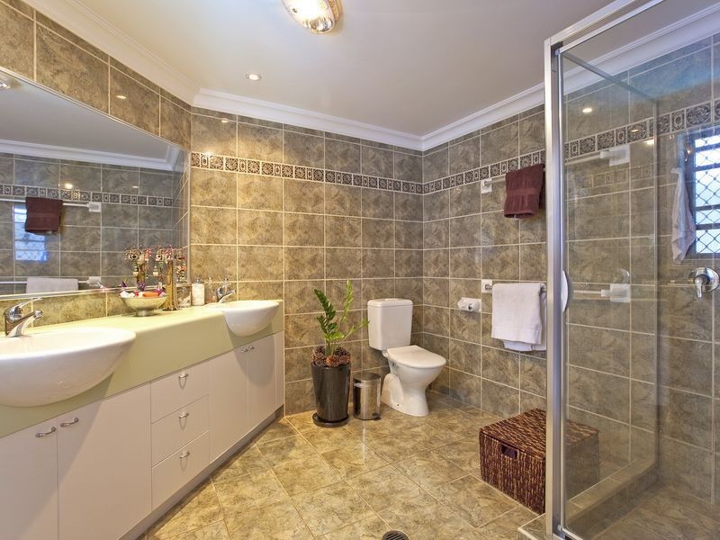 1 Sternlight Court, Raby Bay QLD 4163