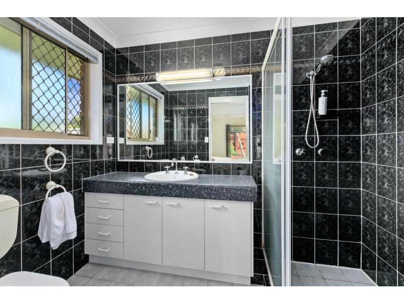 27 Crossley Drive, Wellington Point QLD 4160