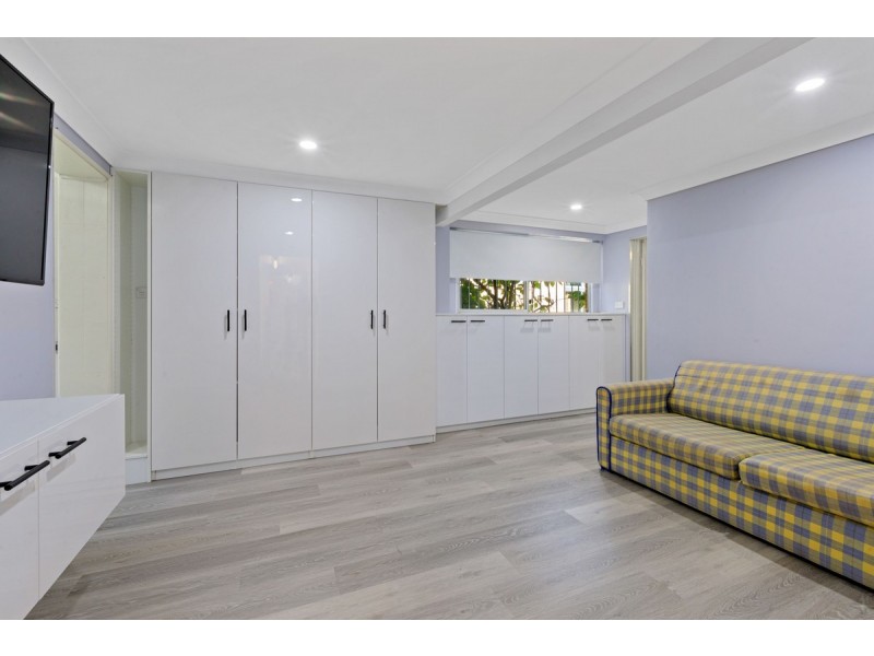 7 Winston Street, Wynnum West QLD 4178