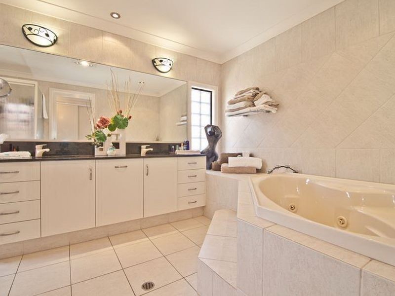 7 Martingale Court, Raby Bay QLD 4163