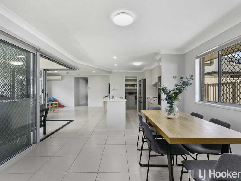 11 Isla Avenue, Redland Bay QLD 4165