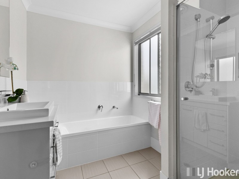 11 Isla Avenue, Redland Bay QLD 4165