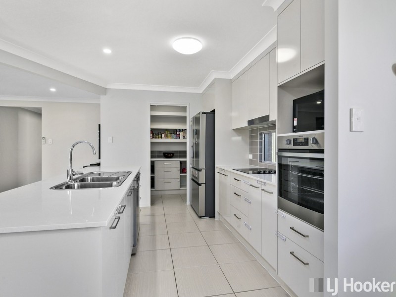 11 Isla Avenue, Redland Bay QLD 4165