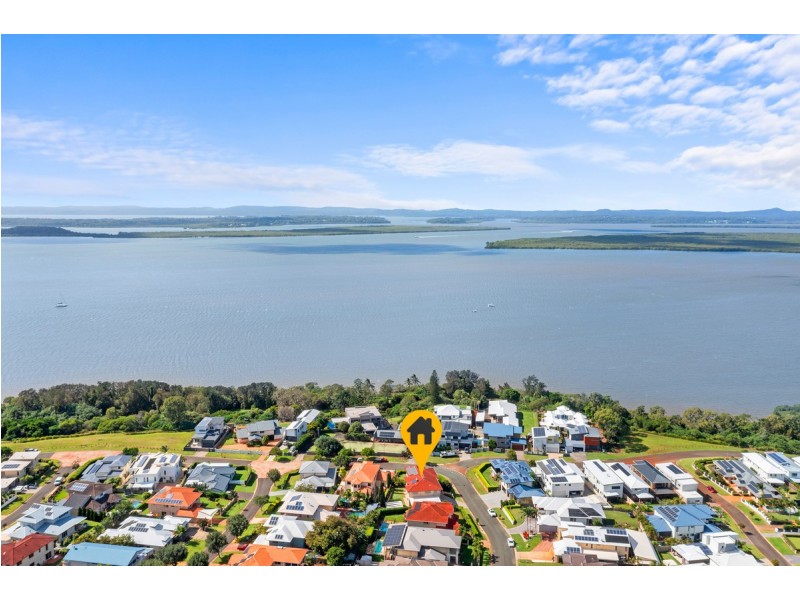 1 Baylink Drive, Redland Bay QLD 4165