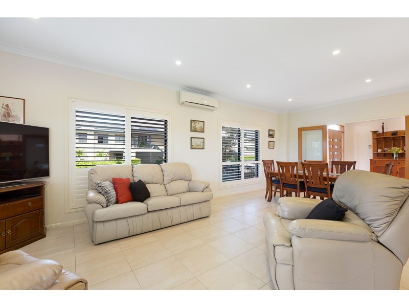 1 Baylink Drive, Redland Bay QLD 4165