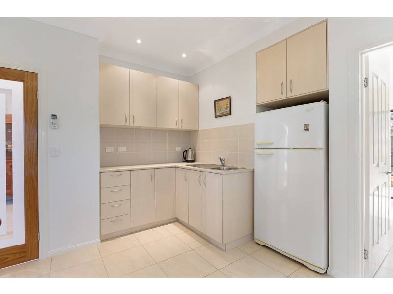 1 Baylink Drive, Redland Bay QLD 4165