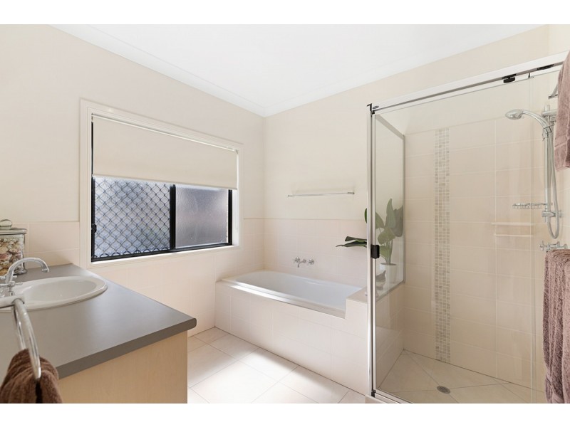1 Baylink Drive, Redland Bay QLD 4165