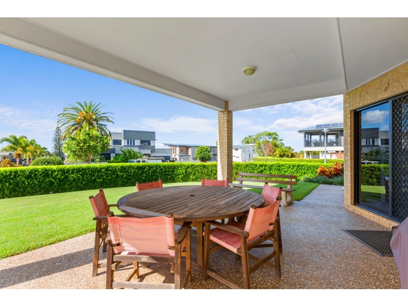 1 Baylink Drive, Redland Bay QLD 4165