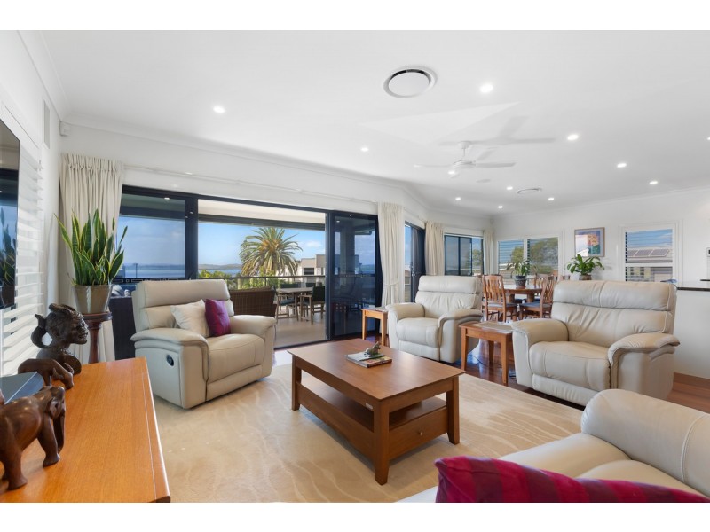 1 Baylink Drive, Redland Bay QLD 4165