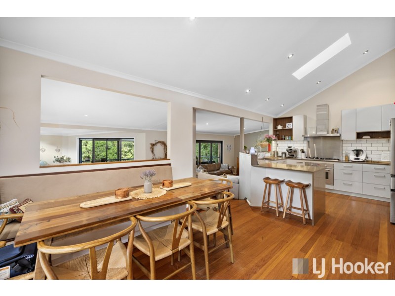 20 Grevillea Street, Redland Bay QLD 4165