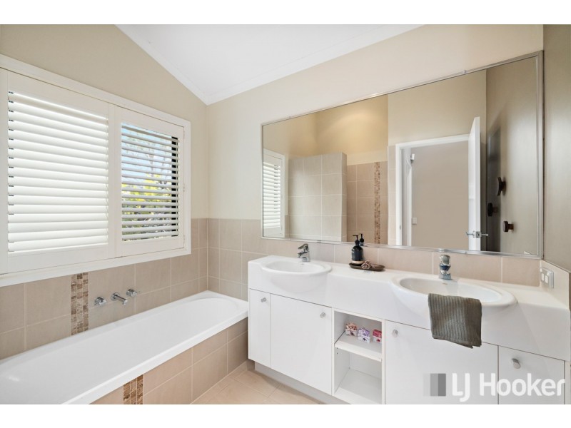 20 Grevillea Street, Redland Bay QLD 4165