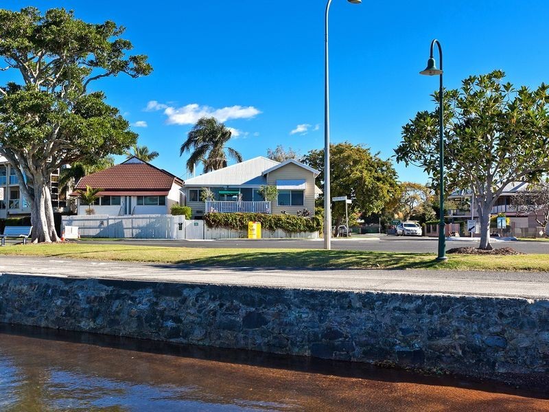 55 Waterloo Esplanade, Wynnum QLD 4178