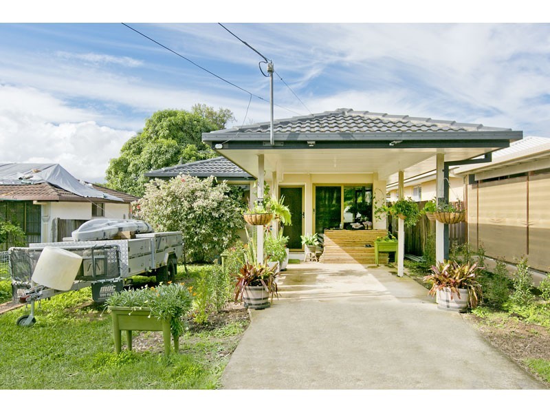 9 Michael Street, Redland Bay QLD 4165