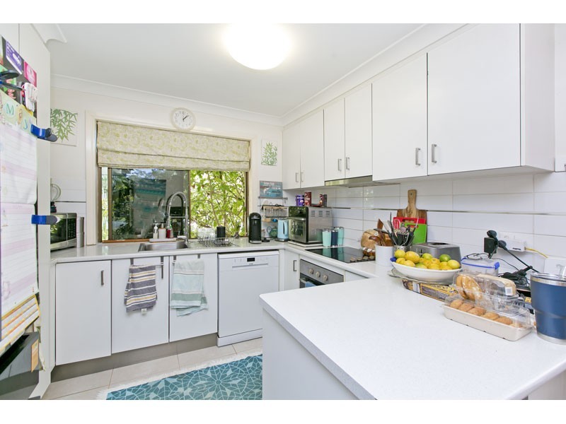 9 Michael Street, Redland Bay QLD 4165