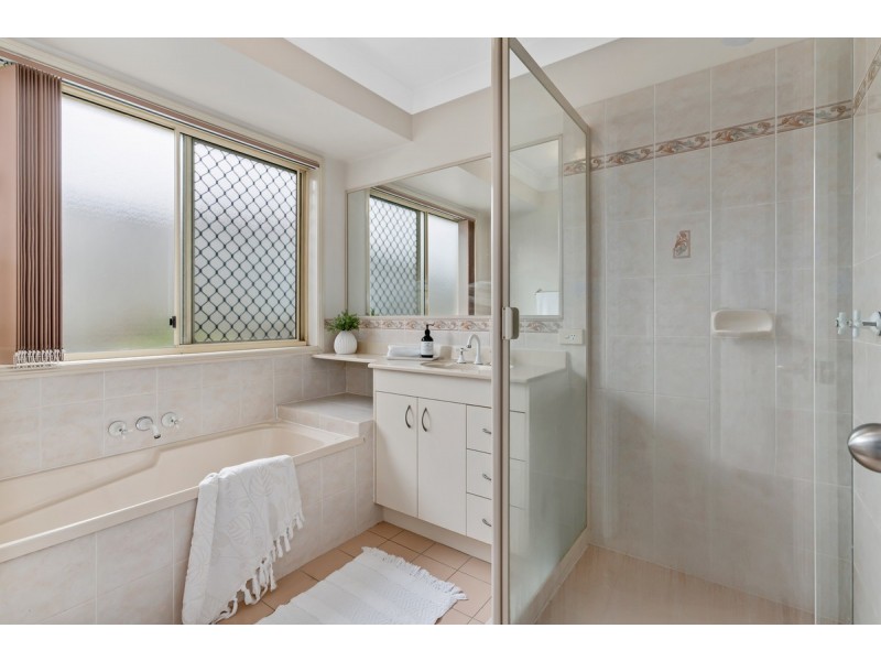 35 Carinyan Drive, Birkdale QLD 4159