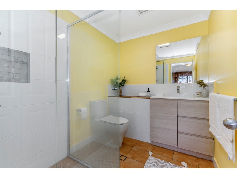 35 Carinyan Drive, Birkdale QLD 4159