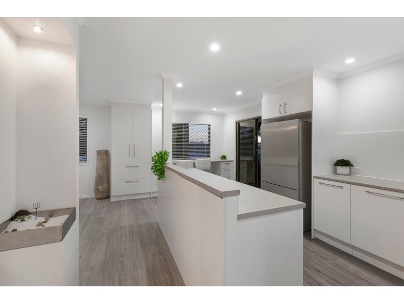 2 Lindon Street, Birkdale QLD 4159