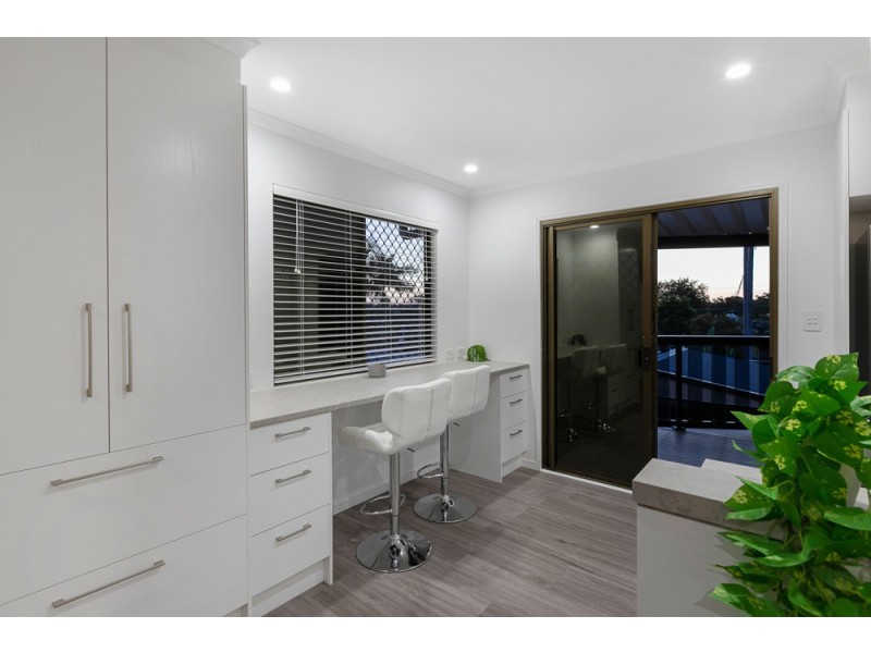 2 Lindon Street, Birkdale QLD 4159